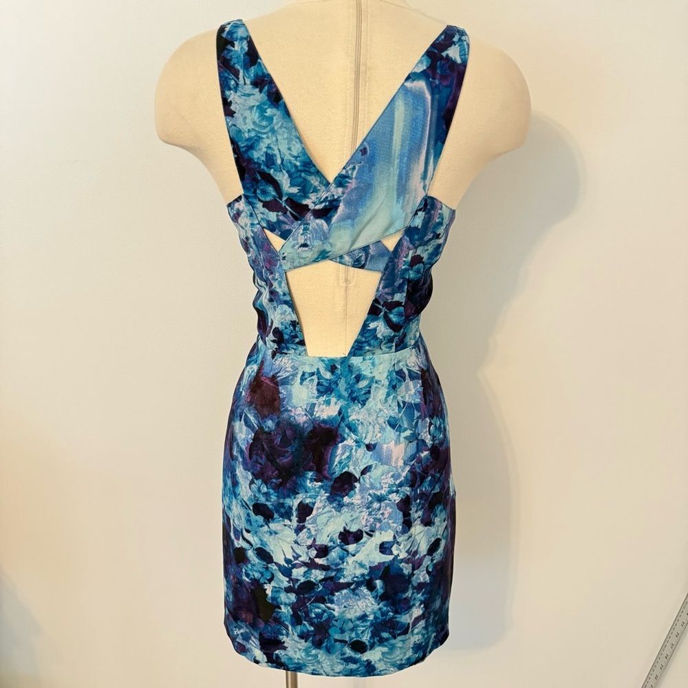 Silence + Noise Abstract Floral Batik Mini Dress with Cutout Cross-Back Size 12 - Picture 4 of 9